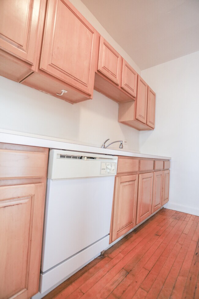Building Photo - 4629 N Damen Ave