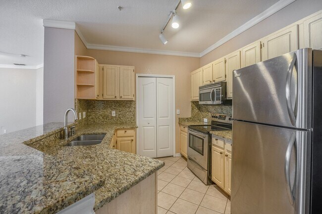 Foto del edificio - Beautiful 1st Floor 2bed/2Bath Condo FOR R...