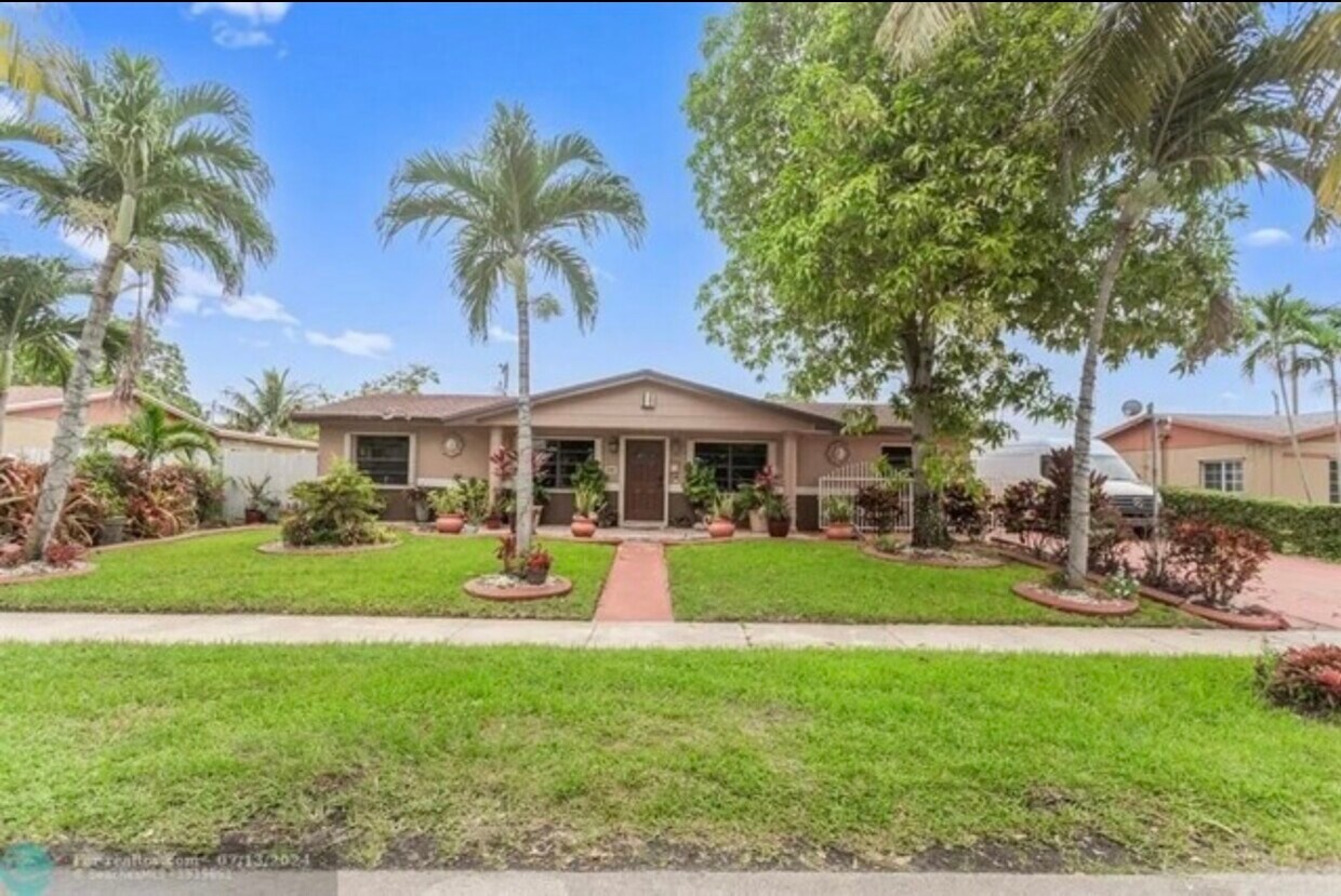 Foto principal - 140 NE 214th St