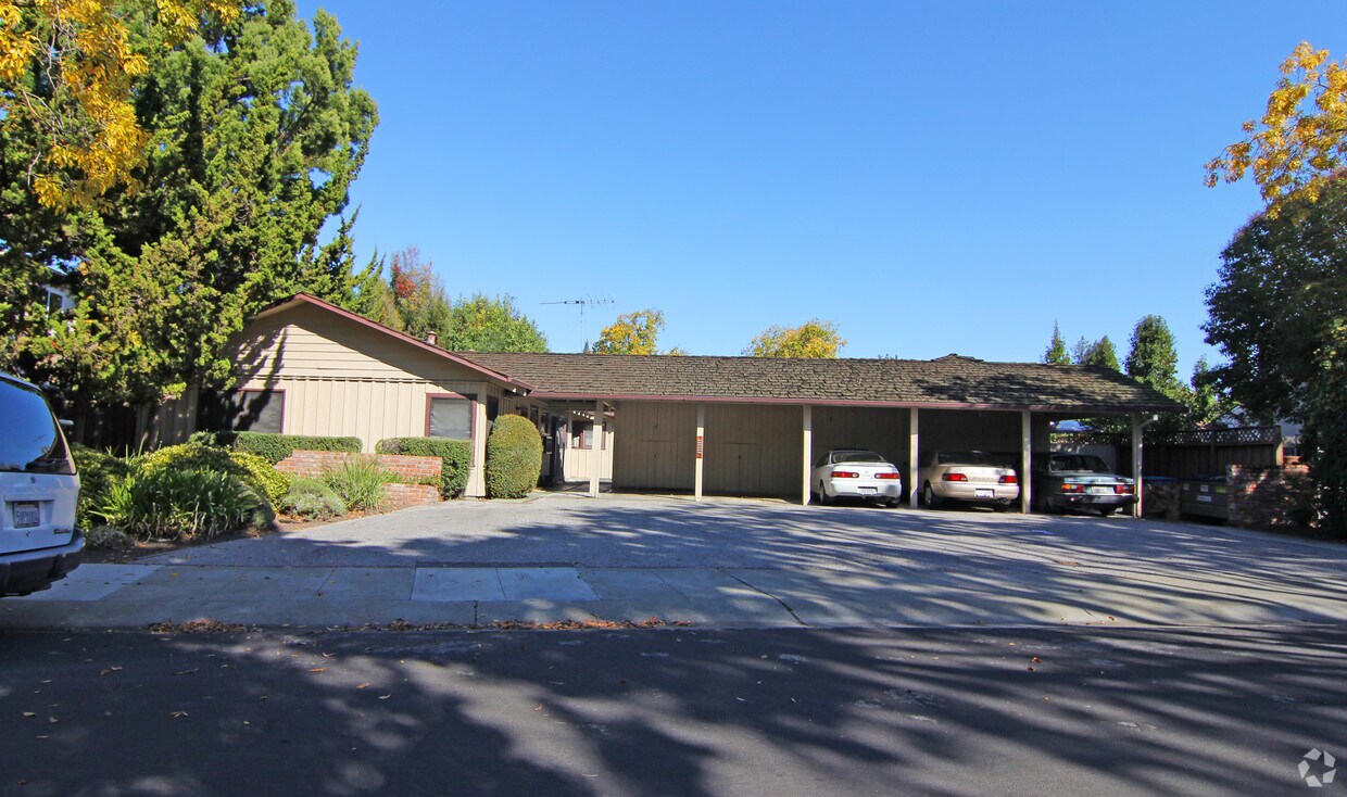 Primary Photo - 2465 High St