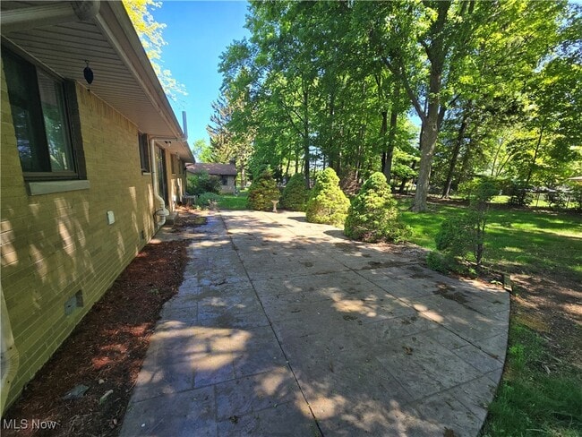 Building Photo - 5229 Evergreen Dr