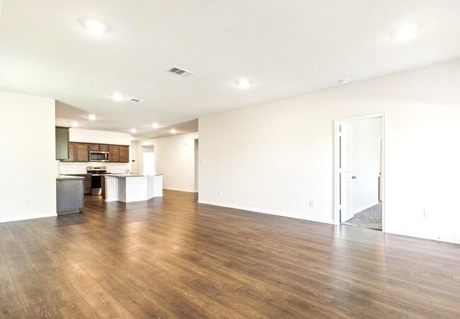 Building Photo - 3937 Aintree Ave