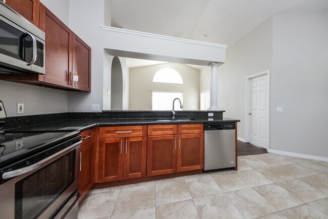 Building Photo - 671 Eagle Pointe S