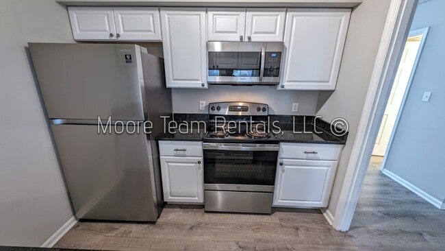 Building Photo - 416 6th Ave W