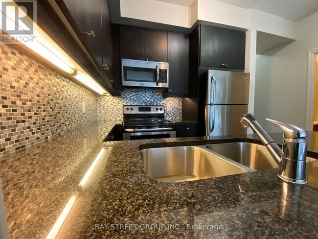 Photo du bâtiment - 8110-8110 Birchmount Rd