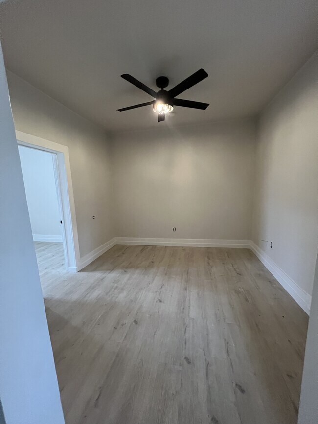 Foto del edificio - 211 E Main St