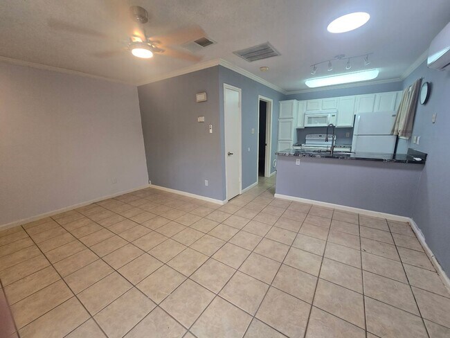 Building Photo - Condo
