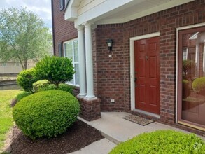 Building Photo - 5821 Ludington Dr