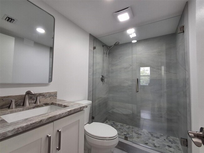 Foto del edificio - 8763 Shadow Wood Blvd