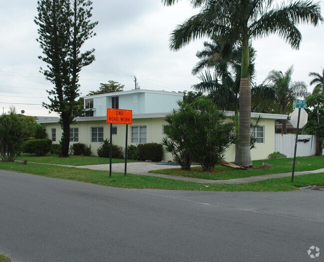 Park Street Villas Apartments in Dania, FL