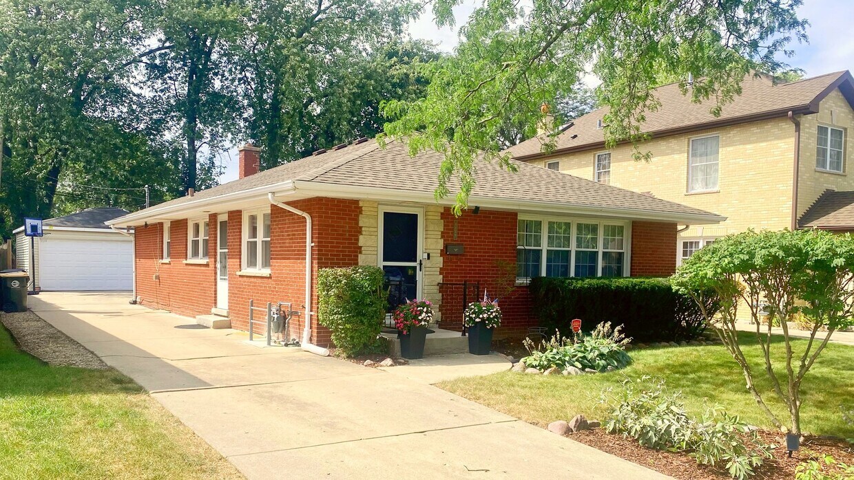 Foto principal - 9220 Oak Park Ave