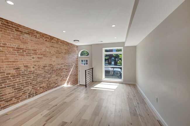 Photo - 134 N Linwood Ave House