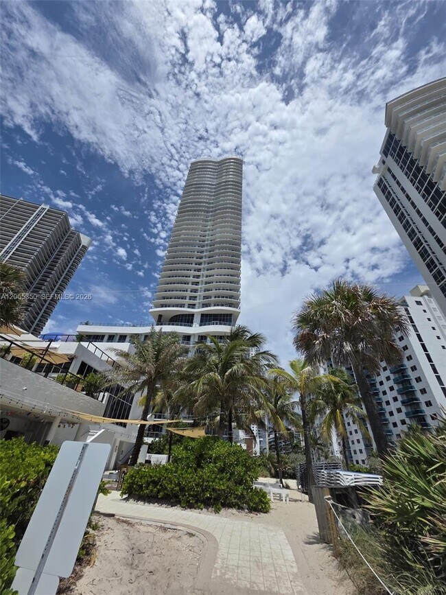 Building Photo - 4111 S Ocean Dr