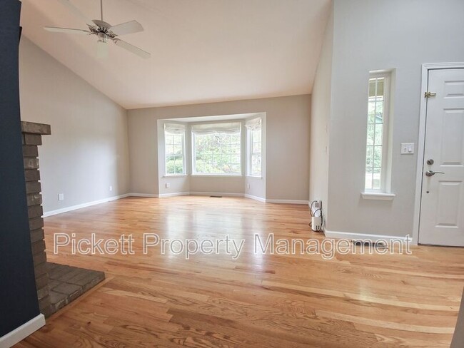 Foto del edificio - 18845 NE Meadow Run Dr