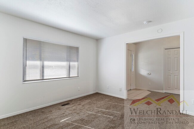 Foto del edificio - 6 Bedroom 4 Bath Layton Home
