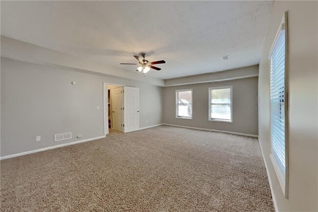 Foto del edificio - 6015 Sumit Ct NW