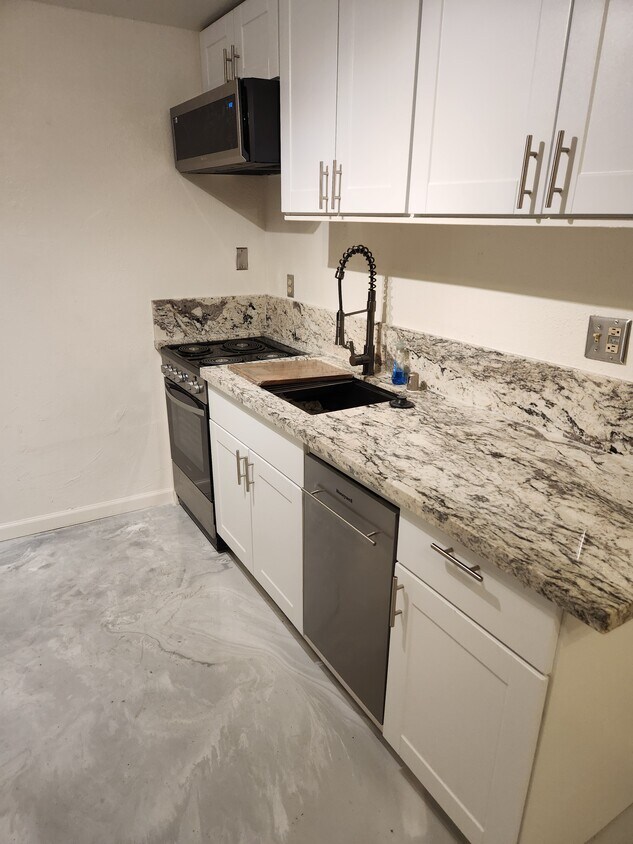 Foto principal - 1326 E St