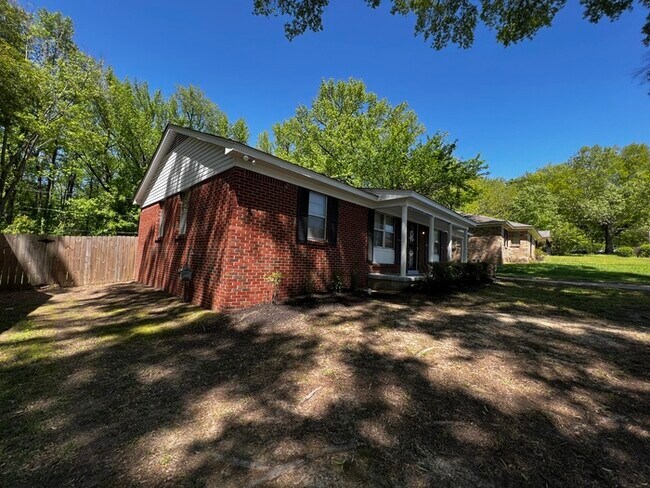Building Photo - 3820 Emerson Ave - Available Now!