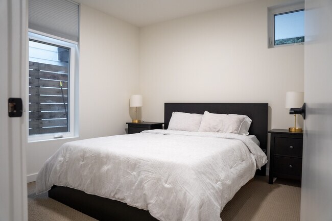 Building Photo - 6714 Carleton Ave S