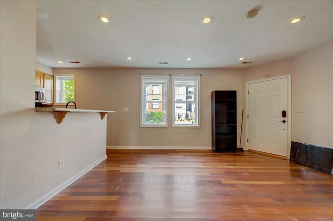 Building Photo - 303 Seaton Pl NE