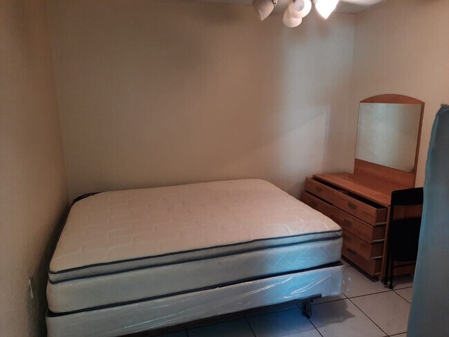Foto del edificio - 8801 Sheraton Dr