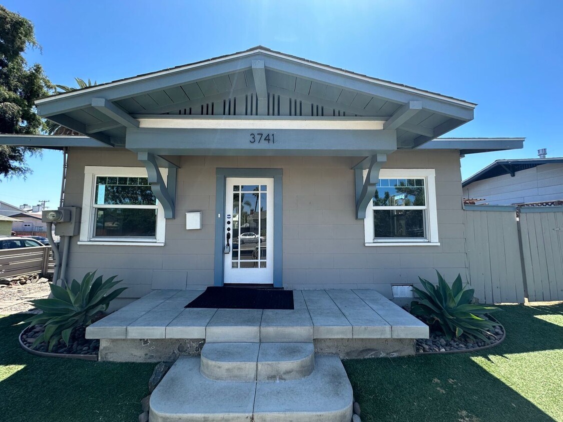 Primary Photo - Great 2B/2BA House with Upgraded Kitchen/B...