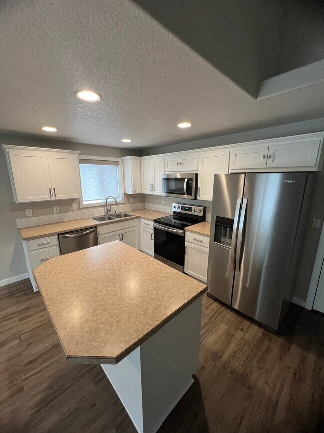 Foto del edificio - 748 NE Summerfield St