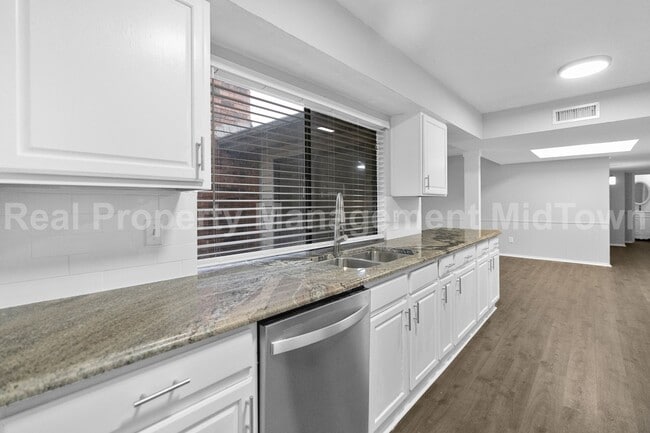 Foto del edificio - 2801 Meadowview Dr