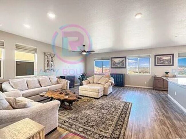 Building Photo - **1/2 Month Free!!** Modern 3-Story Home w...