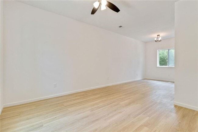 Building Photo - 87 Hennon Dr NW