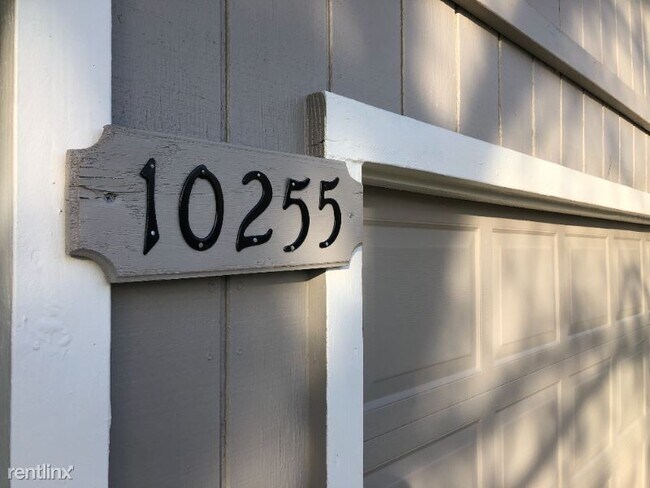 Foto del edificio - 3 br, 2 bath House - 10255 Ellenwood Ave
