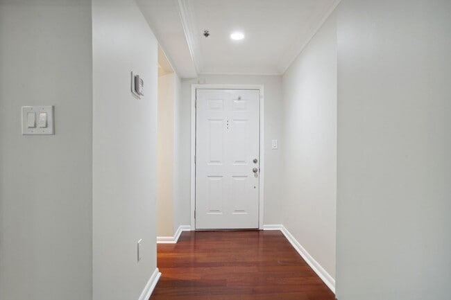 Building Photo - Move In Special! Logan Circle/ Dupont! Available Now! High End // 2 Bedroom / 2 Bathroom Condo