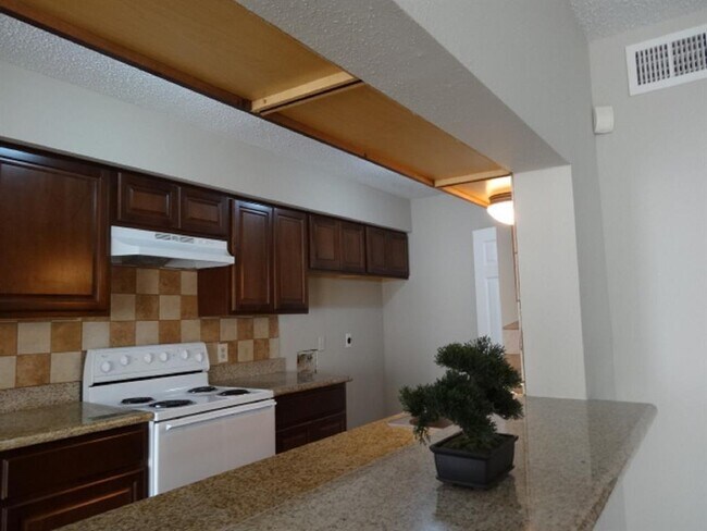 Foto del edificio - 15521 Weldon Dr