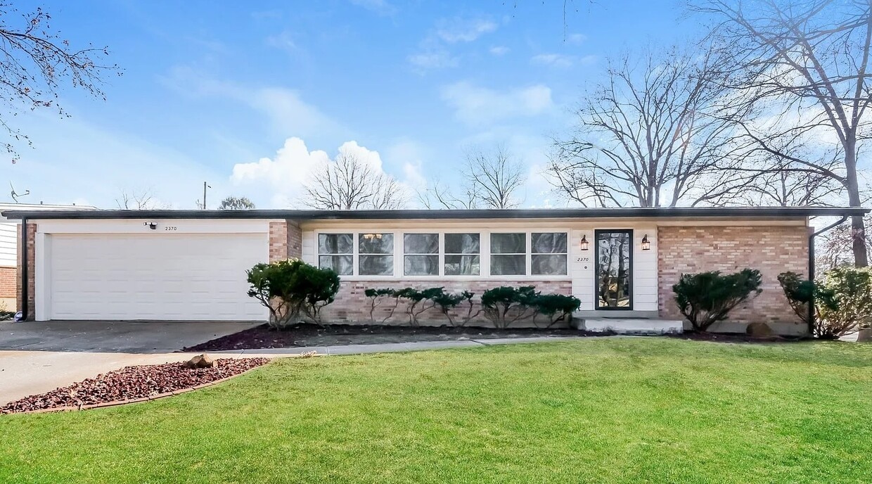 Primary Photo - 2370 Stirrup Ln