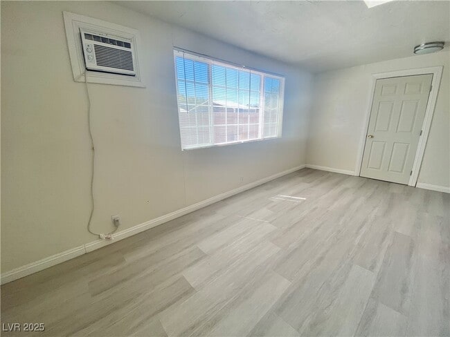 Building Photo - 1871 Shadow Mountain Pl