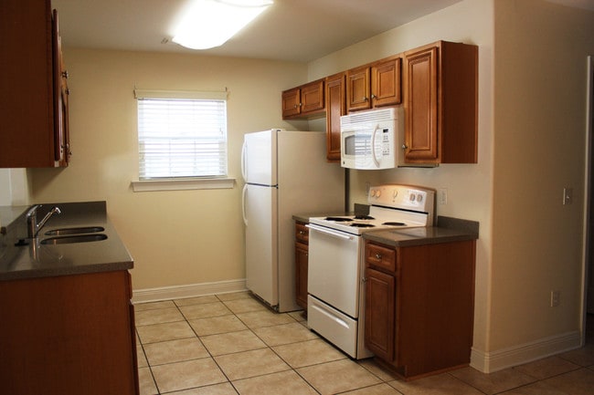 Building Photo - Cedarbrook Court