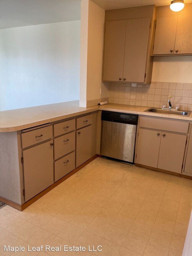 Building Photo - 2 br, 2 bath House - 1127 N 92nd ST
