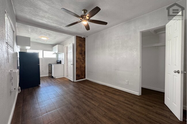 Building Photo - 433 N 14th St