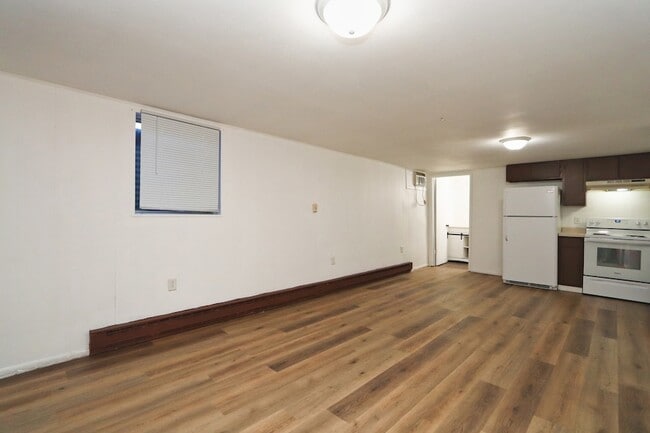 Building Photo - 322 Maple Dr