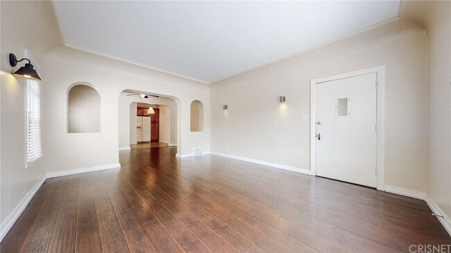 Building Photo - 1119 Queen Anne Pl