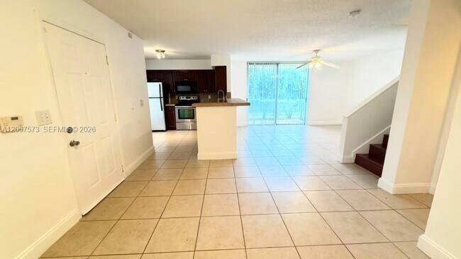 Foto del edificio - 1701 Village Blvd