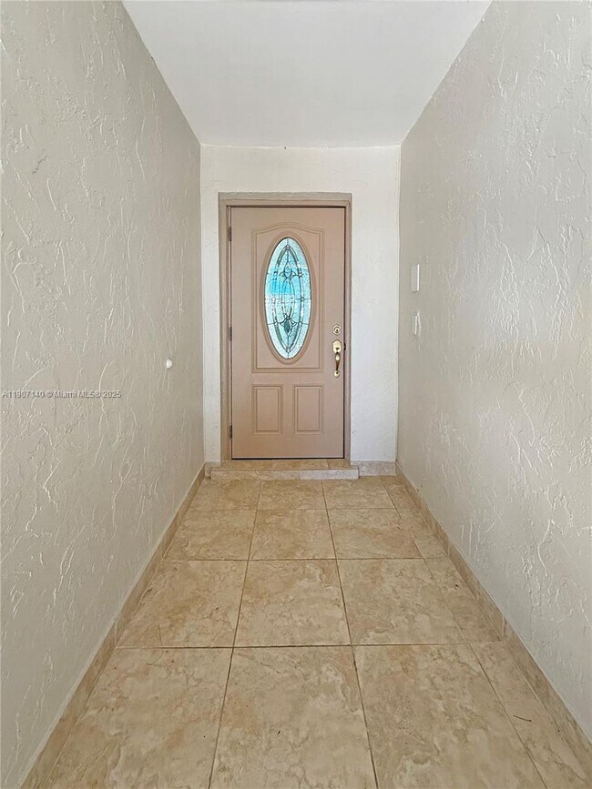 Foto del edificio - 6936 Holly Rd