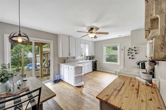 Building Photo - 524 La Plant St