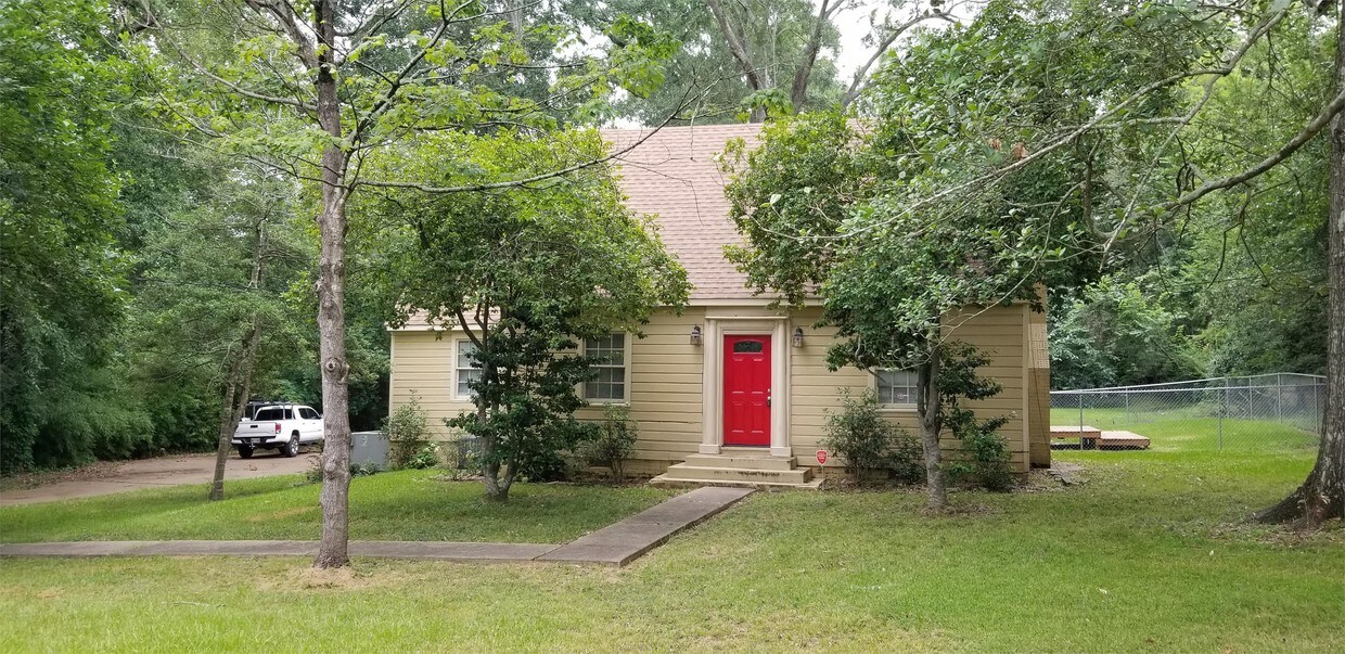 626 Meadowbrook Rd, Jackson, MS 39206 House Rental in Jackson, MS