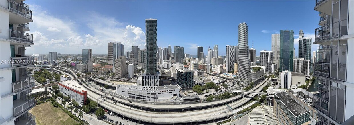 Foto principal - 350 S Miami Ave