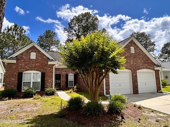 Foto del edificio - Beautiful brick home in sought-after Sandp...