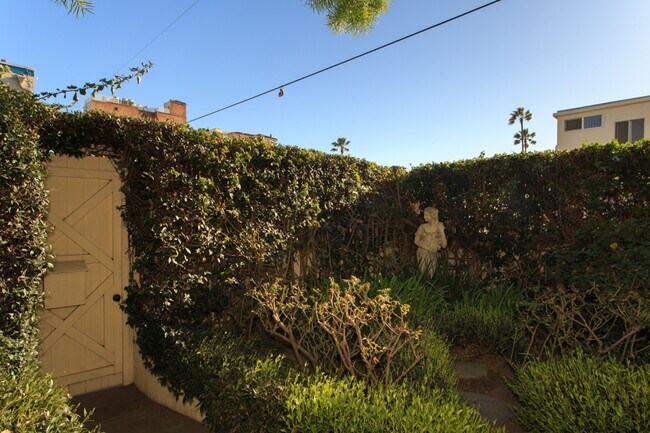 Foto del edificio - 15 Clubhouse Ave