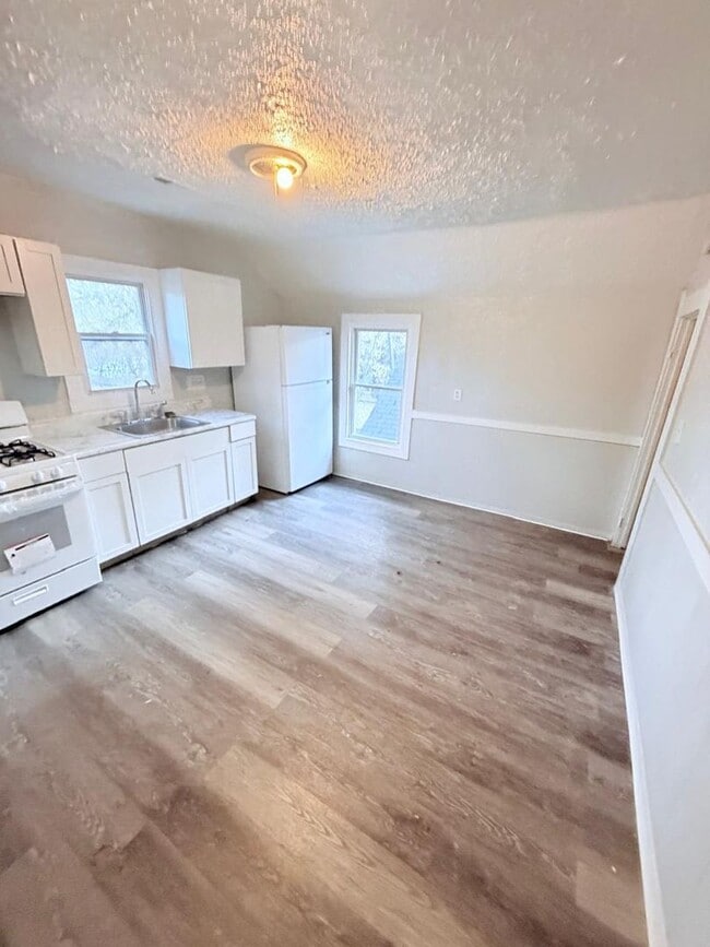 Building Photo - 3119 W 68th St