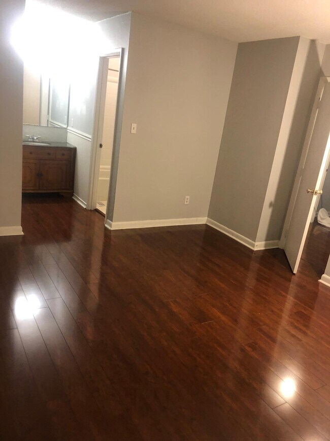 Foto del edificio - 7320 Sandy Creek Dr