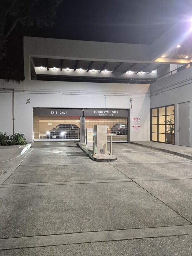Foto del edificio - 600 W 9th St